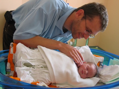 Medzit�m ma bol pozrie� aj tatino.