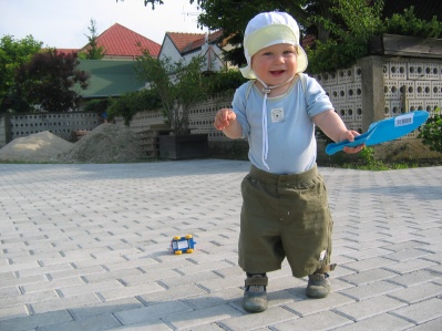 ...prv� kroky